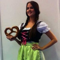 ocktober-fest-hostess